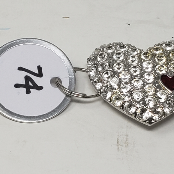 Sparkling Shakira Caine crystal heart pendant pin - Picture 6 of 6